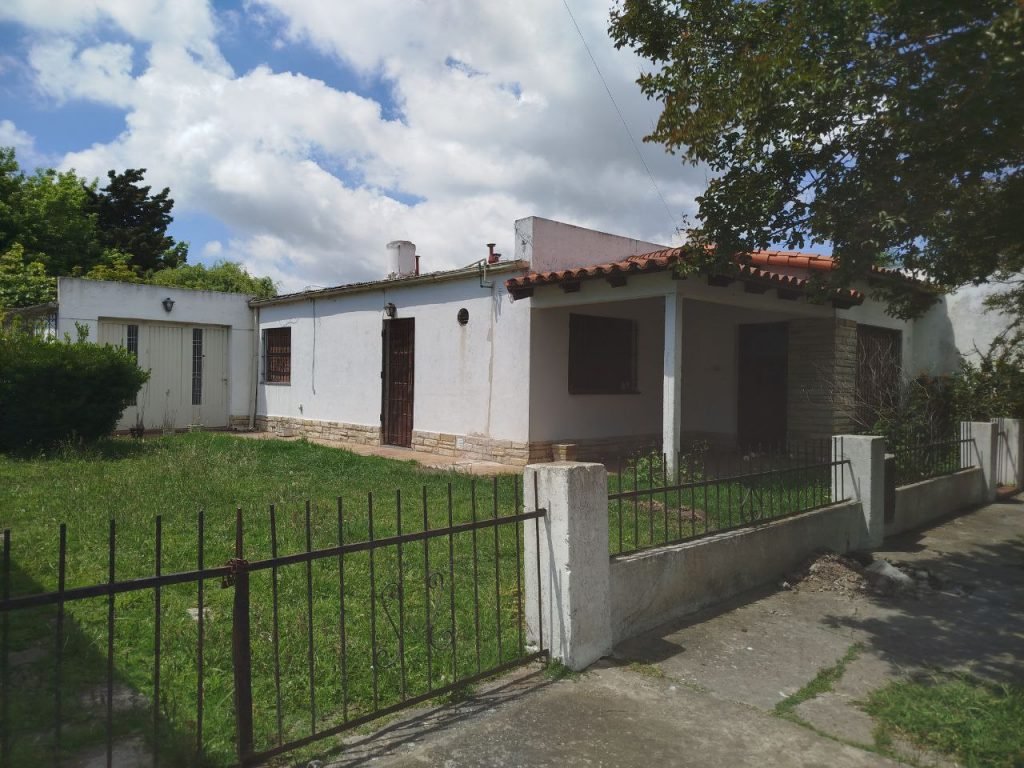 Jasale VENDE casa con local comercial en Magdalena