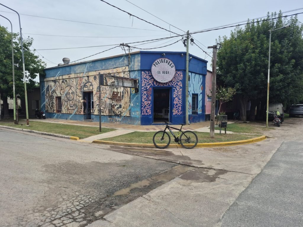 LOCALES + CASA con Excelente ubicación