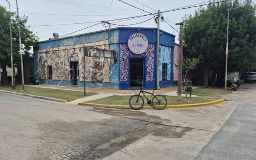 LOCALES + CASA con Excelente ubicación